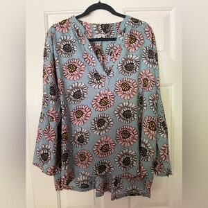 Super cute, lightweight LOFT summer shirt